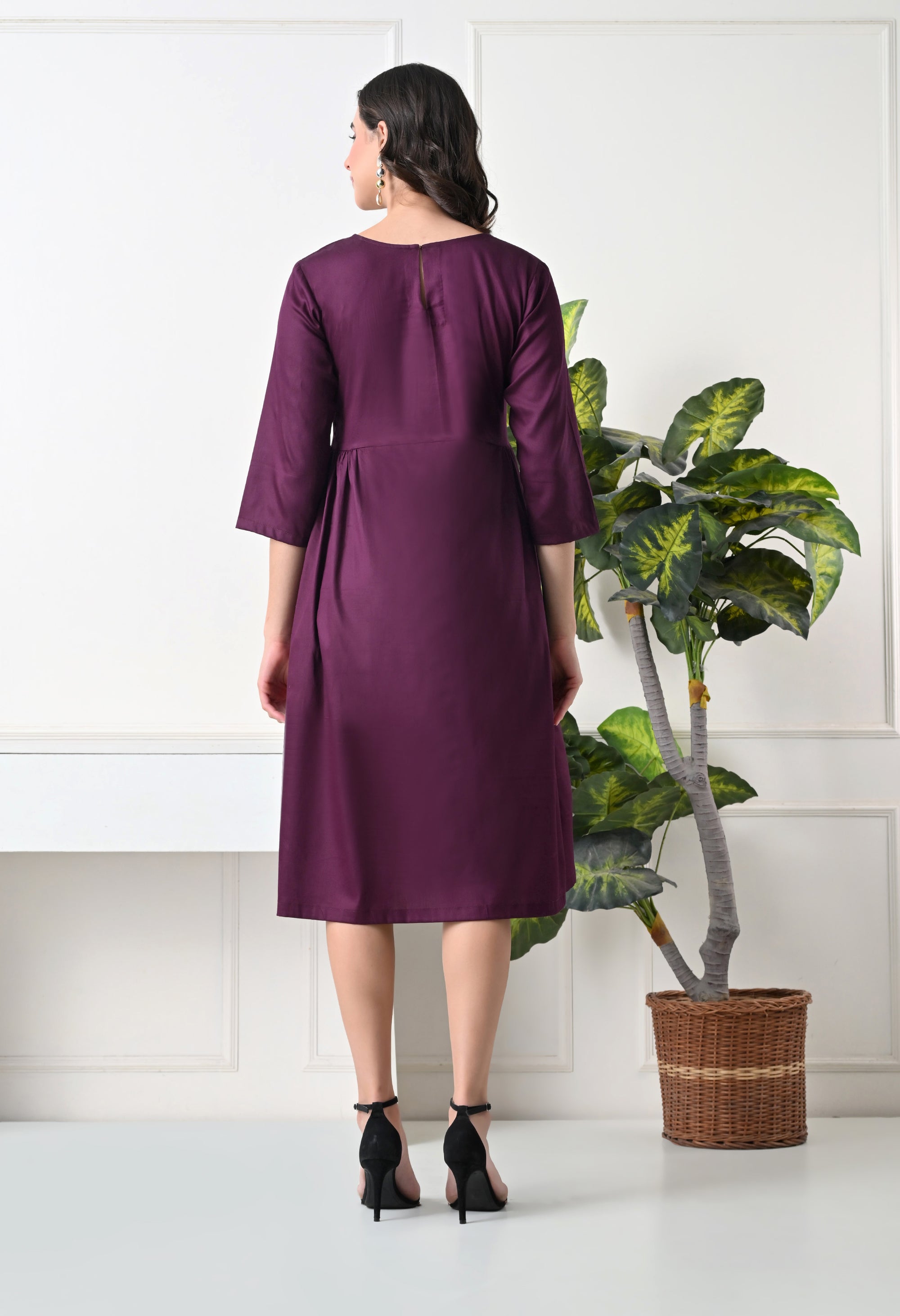 Elegant Plum Midi Dress – Timeless Sophistication
